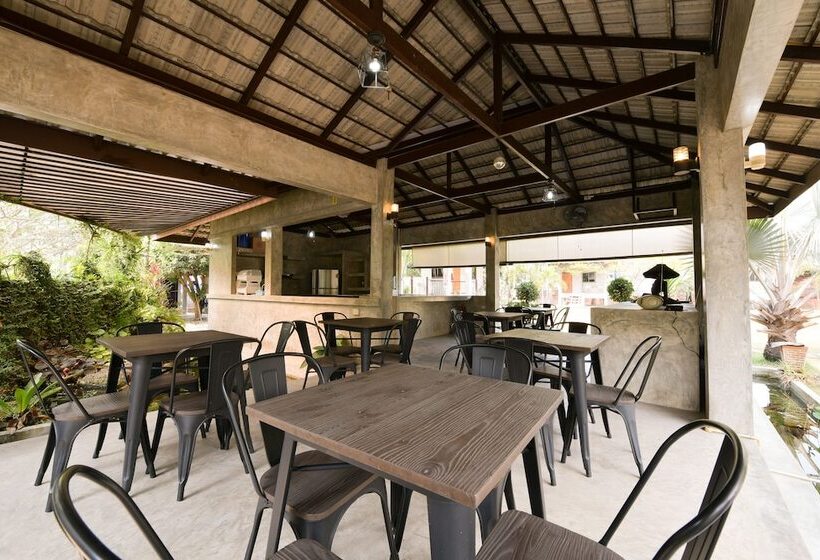 בית מלון כפרי Ruenkanthima Resort By Oyo Rooms