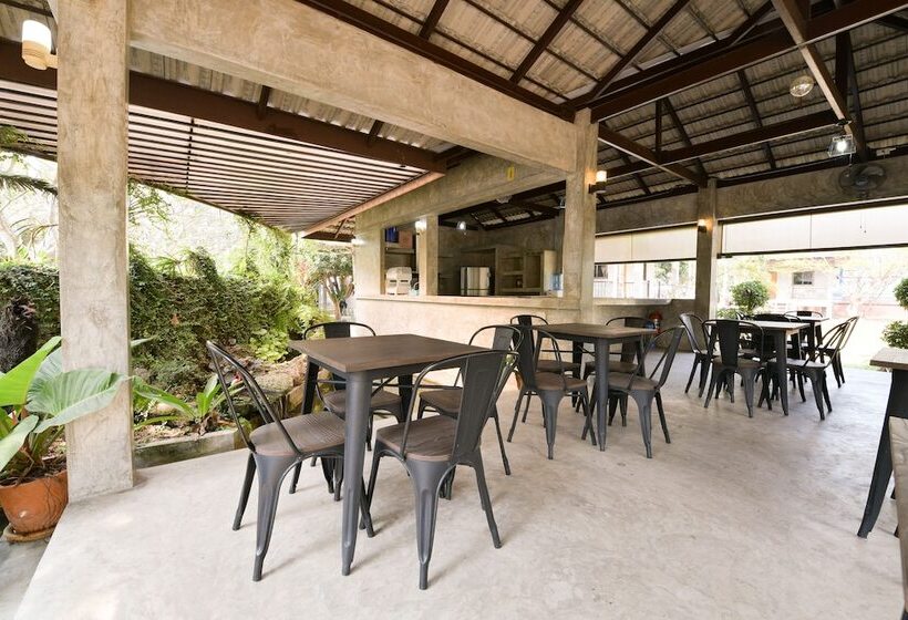 בית מלון כפרי Ruenkanthima Resort By Oyo Rooms