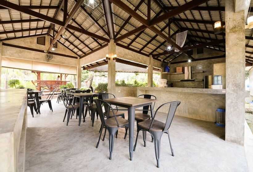 בית מלון כפרי Ruenkanthima Resort By Oyo Rooms