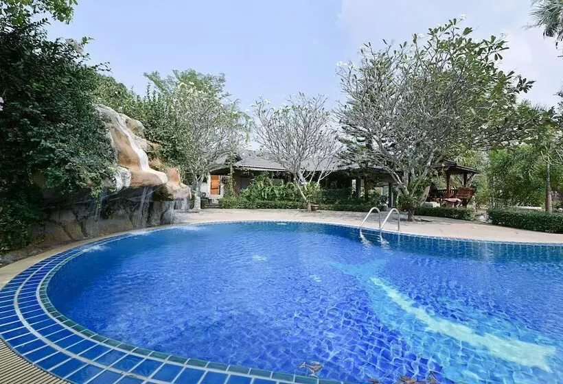 Hotelli Ruenkanthima Resort By Oyo Rooms