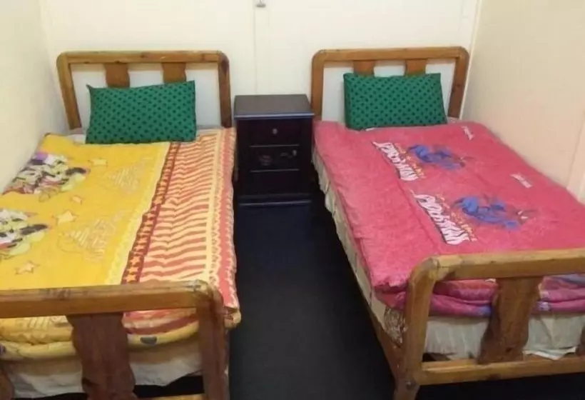 Safary Hotel   Hostel