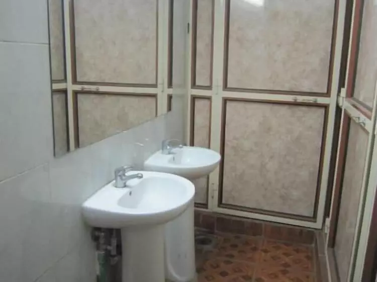 Safary Hotel   Hostel