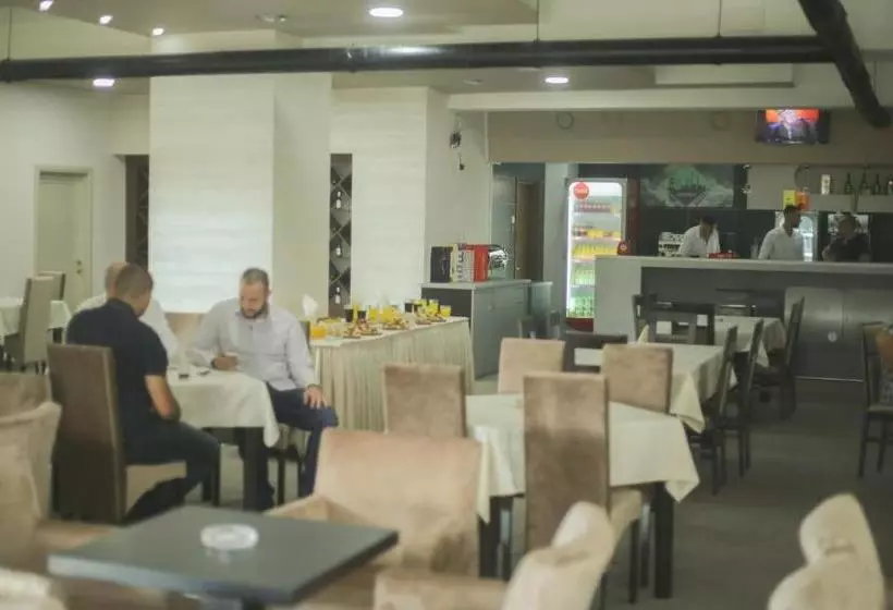 تختخواب و صبحانه Luxa Apartmani
