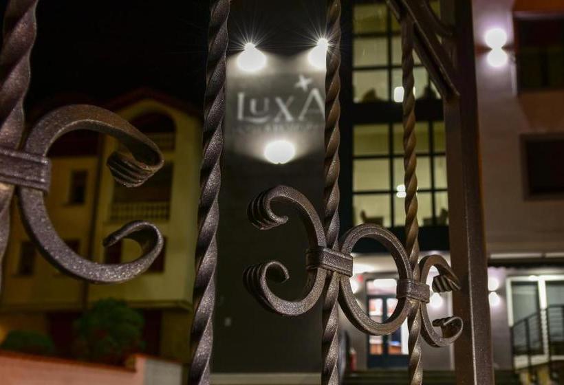 تختخواب و صبحانه Luxa Apartmani
