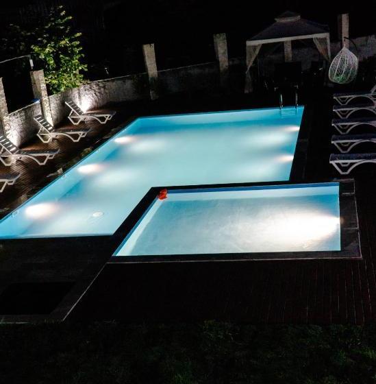 تختخواب و صبحانه New House Kobuleti