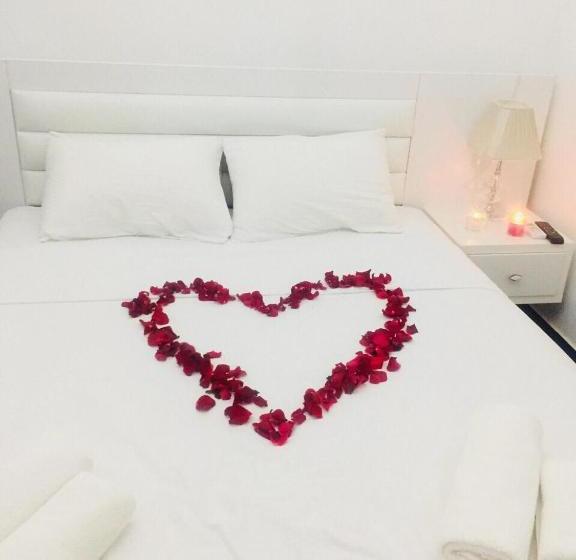 تختخواب و صبحانه New House Kobuleti