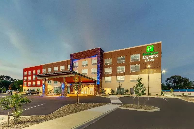 ホテル Holiday Inn Express & Suites   Roanoke – Civic Center