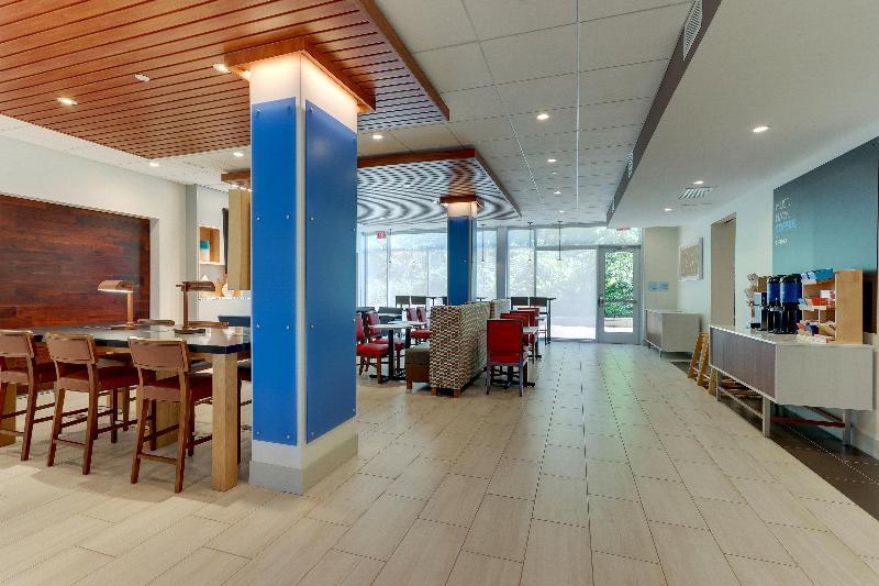 فندق Holiday Inn Express & Suites   Roanoke – Civic Center