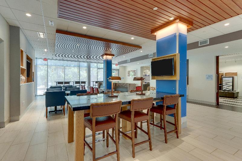 فندق Holiday Inn Express & Suites   Roanoke – Civic Center