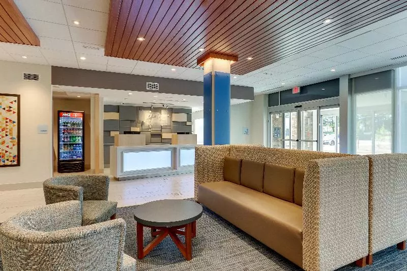 ホテル Holiday Inn Express & Suites   Roanoke – Civic Center