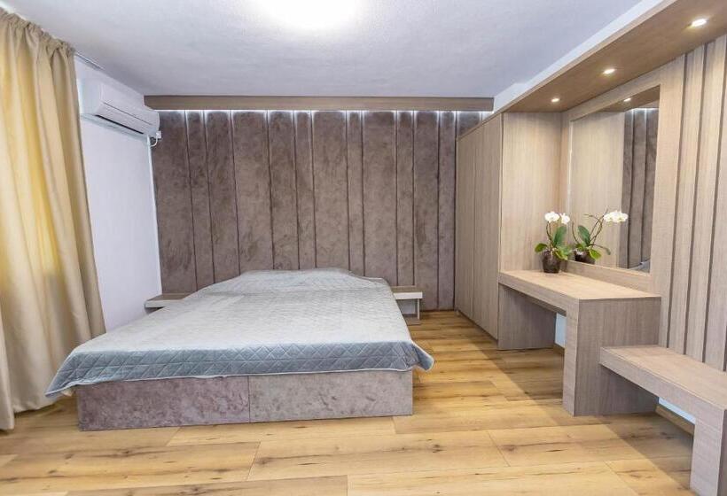 פנסיון Family Hotel Ambrozia