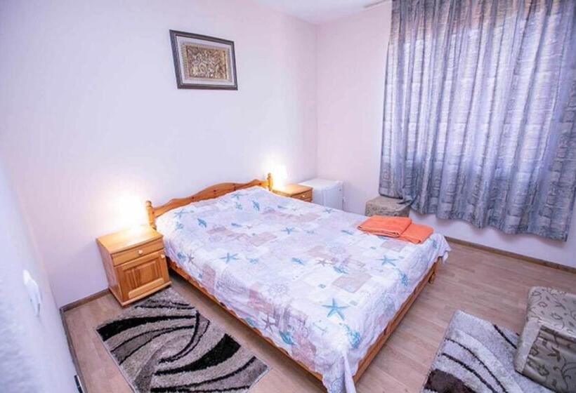 פנסיון Family Hotel Ambrozia