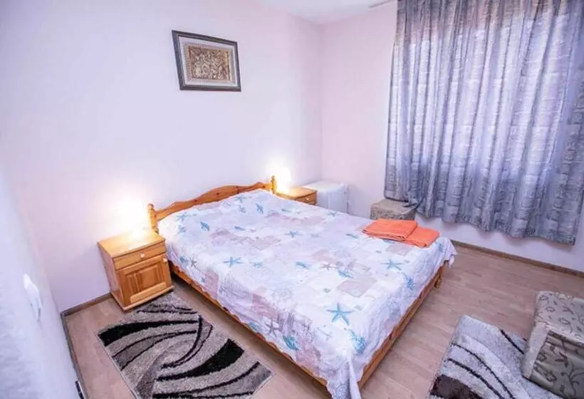 ペンション Family Hotel Ambrozia