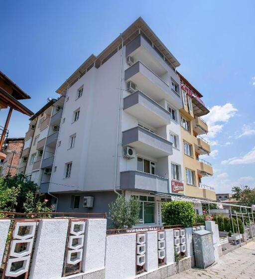 פנסיון Family Hotel Ambrozia