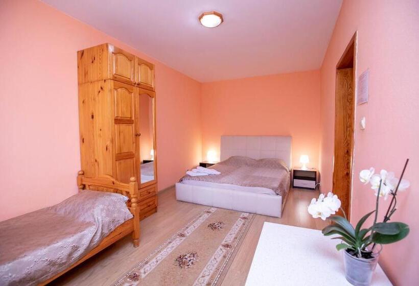 פנסיון Family Hotel Ambrozia