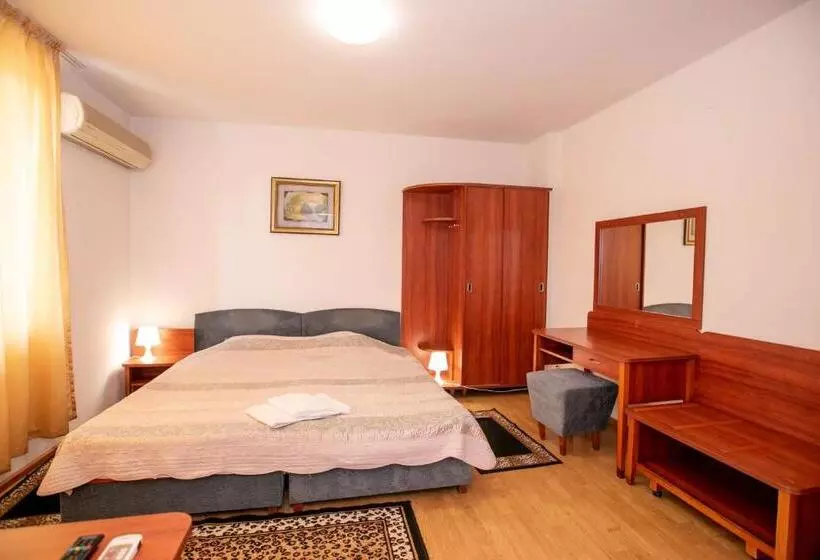 ペンション Family Hotel Ambrozia