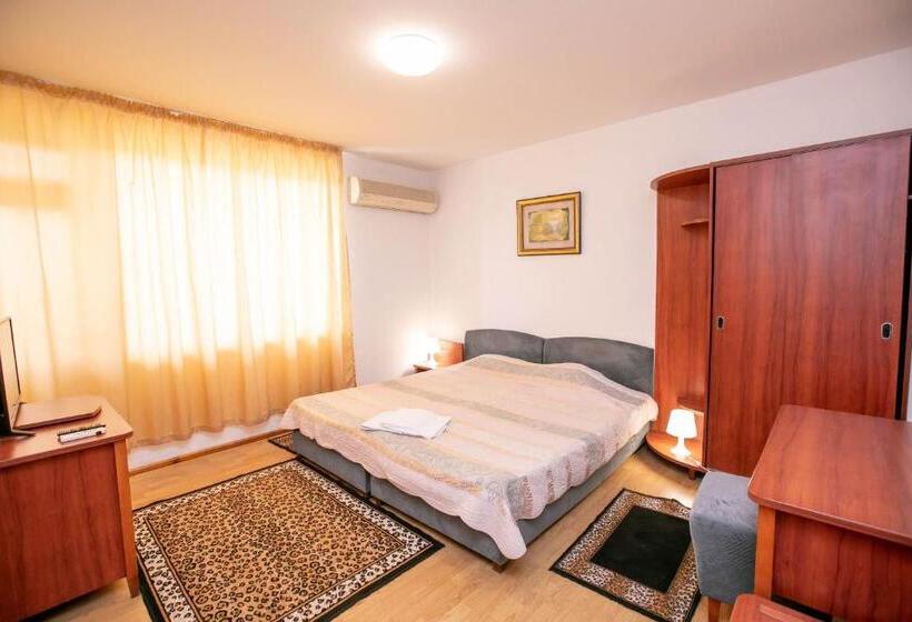 פנסיון Family Hotel Ambrozia