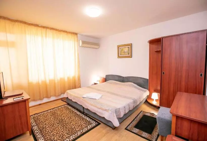 ペンション Family Hotel Ambrozia