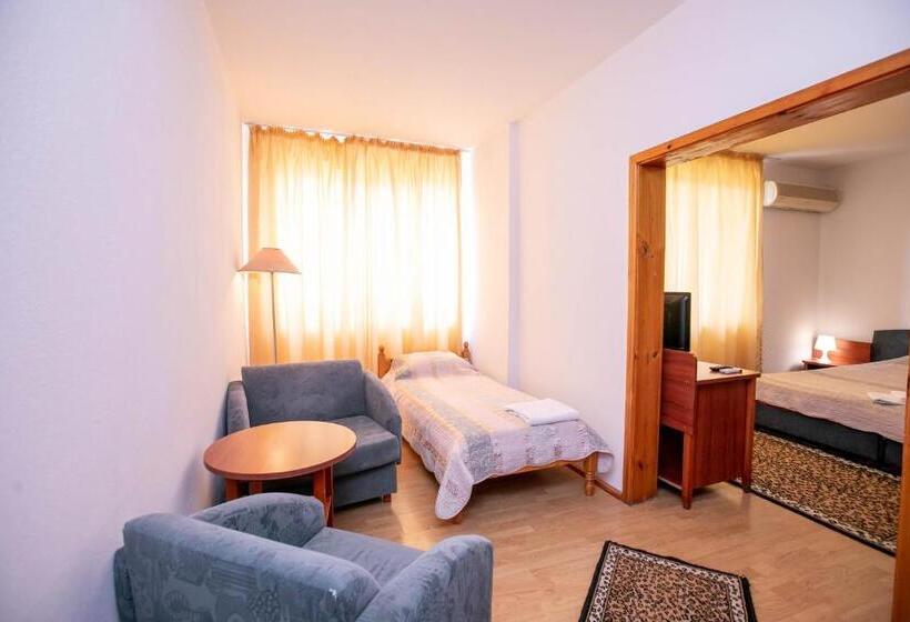 פנסיון Family Hotel Ambrozia