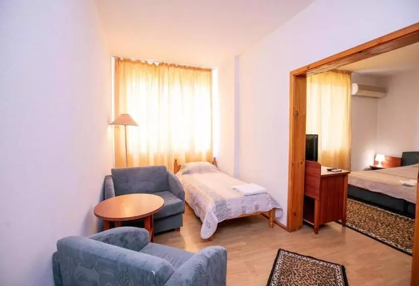 ペンション Family Hotel Ambrozia