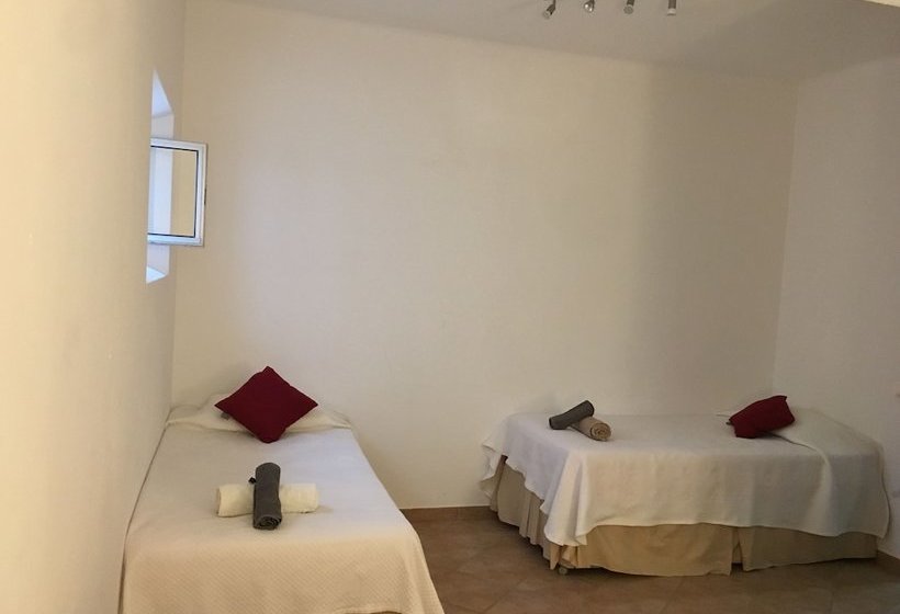 Quiet Cottage With Pool