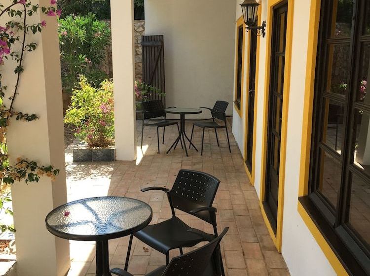 Quiet Cottage With Pool