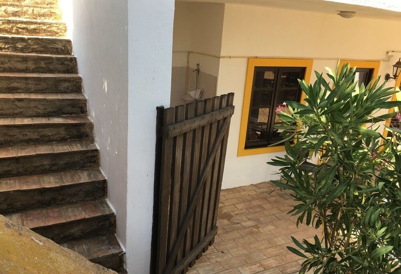 Quiet Cottage With Pool