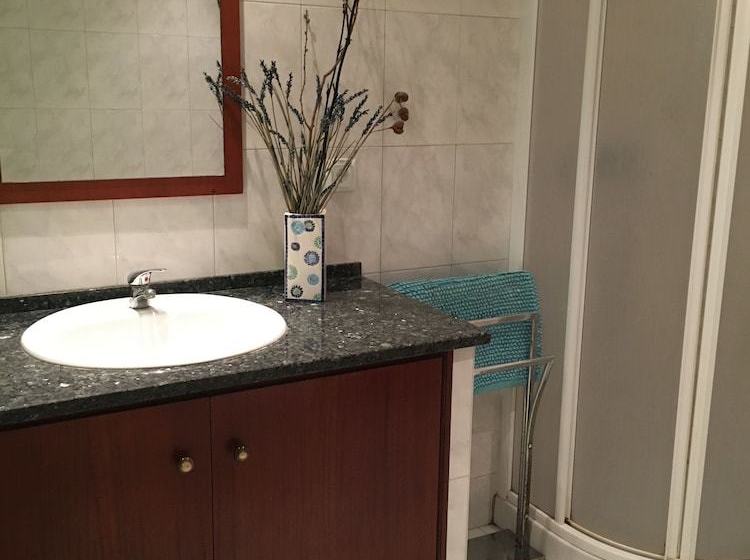 Quiet Cottage With Pool