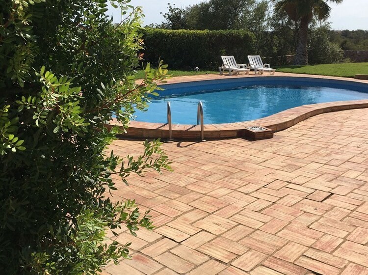 Quiet Cottage With Pool