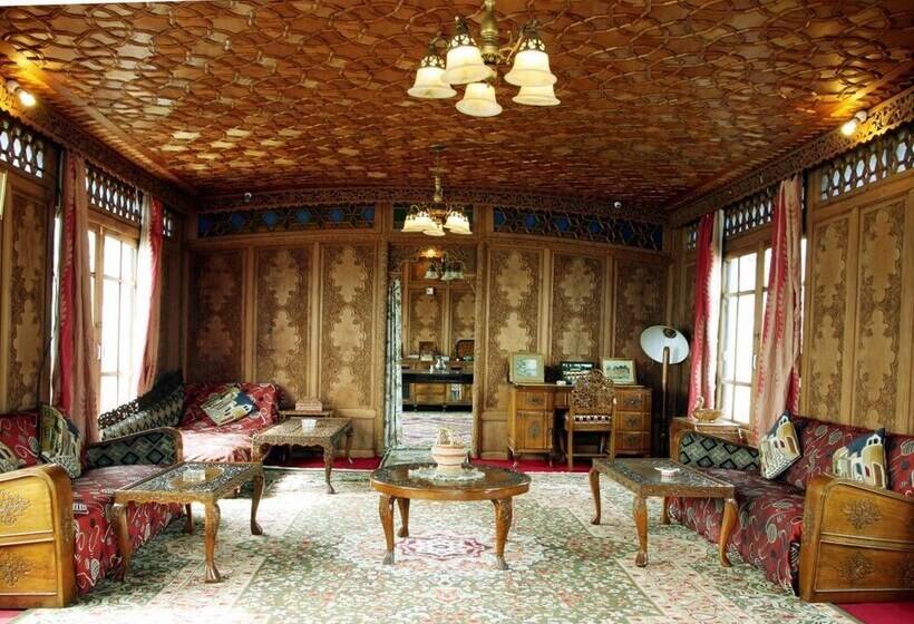 בית מלון כפרי Akbar Group Of Heritage Houseboats