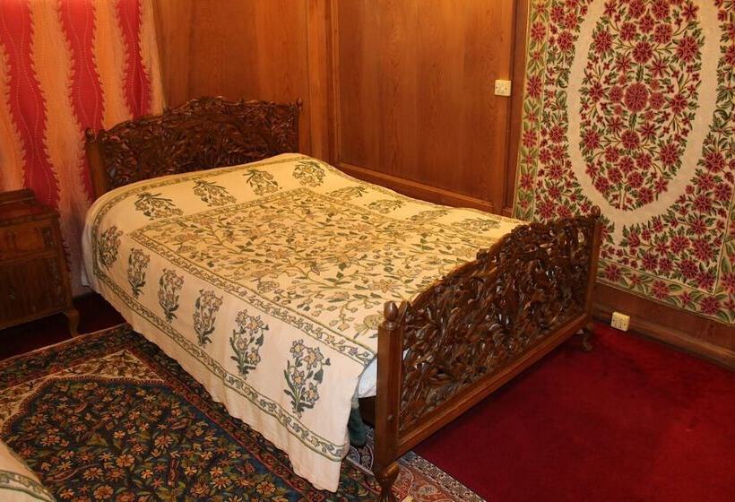 בית מלון כפרי Akbar Group Of Heritage Houseboats