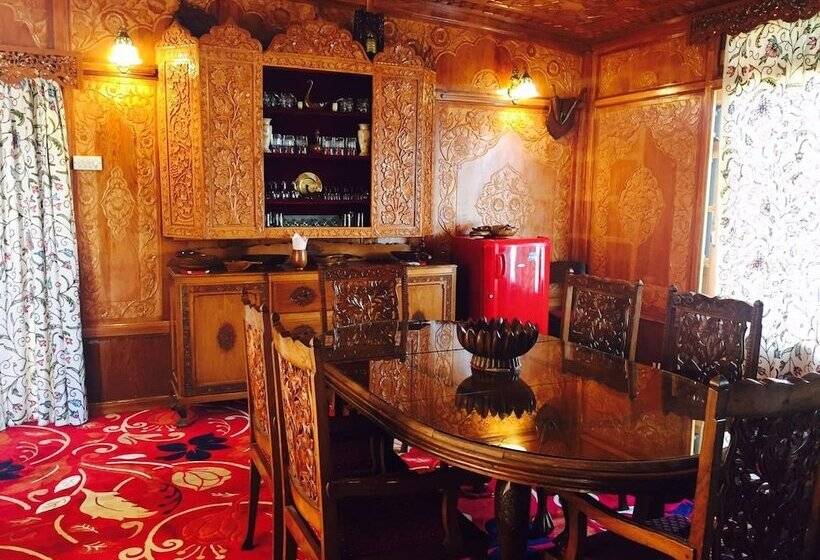 בית מלון כפרי Akbar Group Of Heritage Houseboats