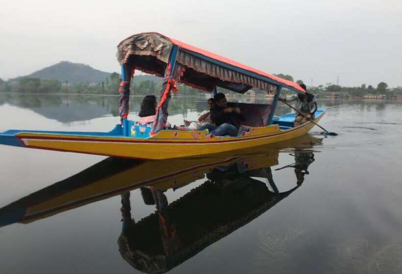 בית מלון כפרי Akbar Group Of Heritage Houseboats