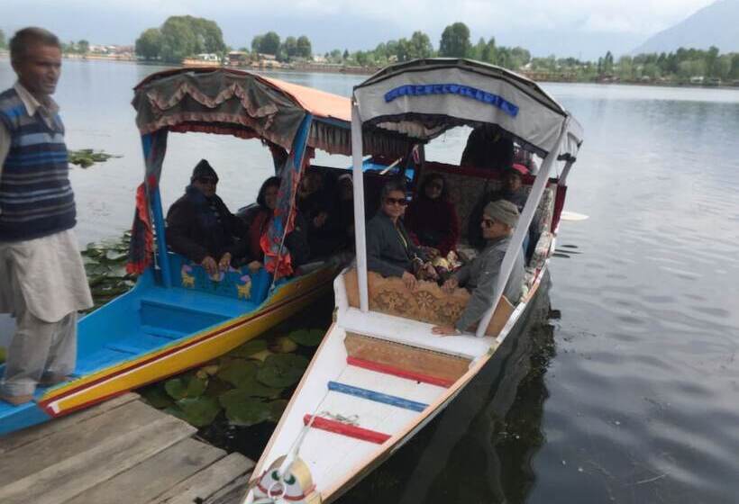 בית מלון כפרי Akbar Group Of Heritage Houseboats