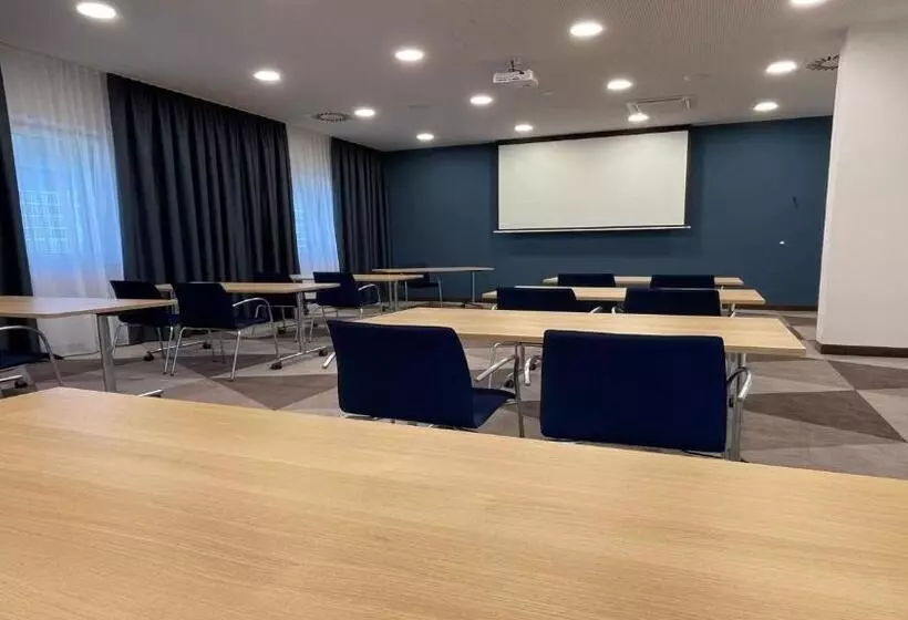 Hotelli Holiday Inn Express   Sindelfingen, An Ihg