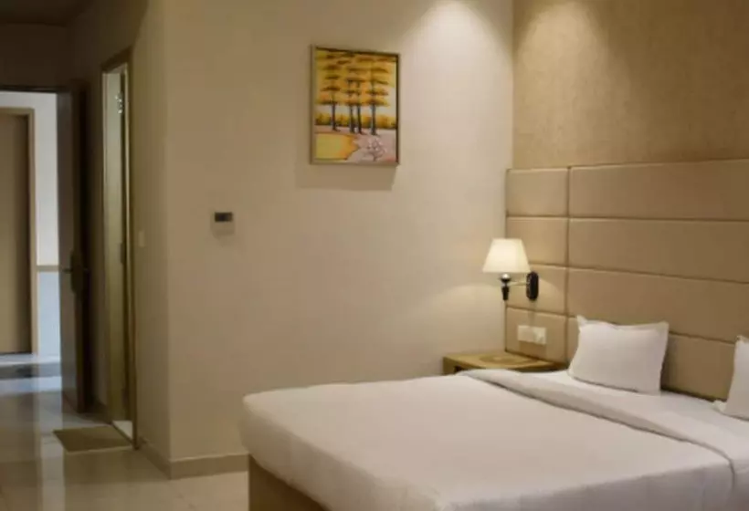 هتل Nisarg Resort