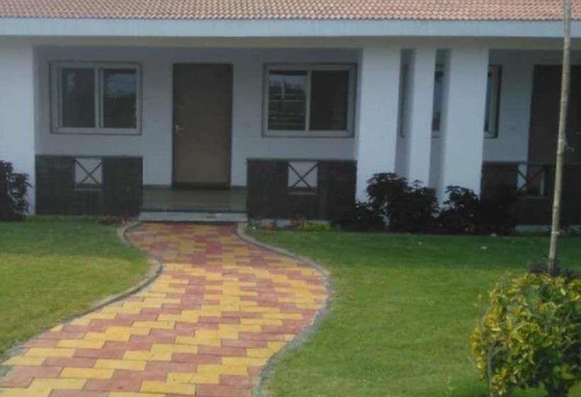 בית מלון כפרי Nisarg Resort