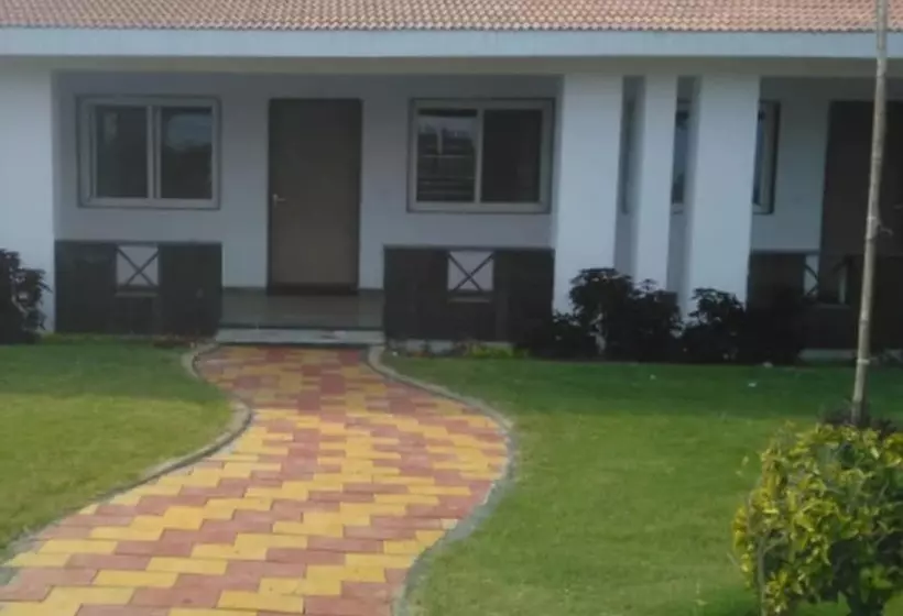 هتل Nisarg Resort