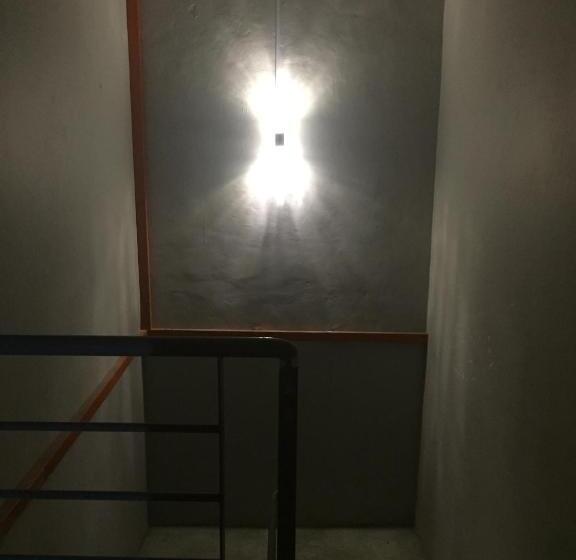 فندق The Second Room