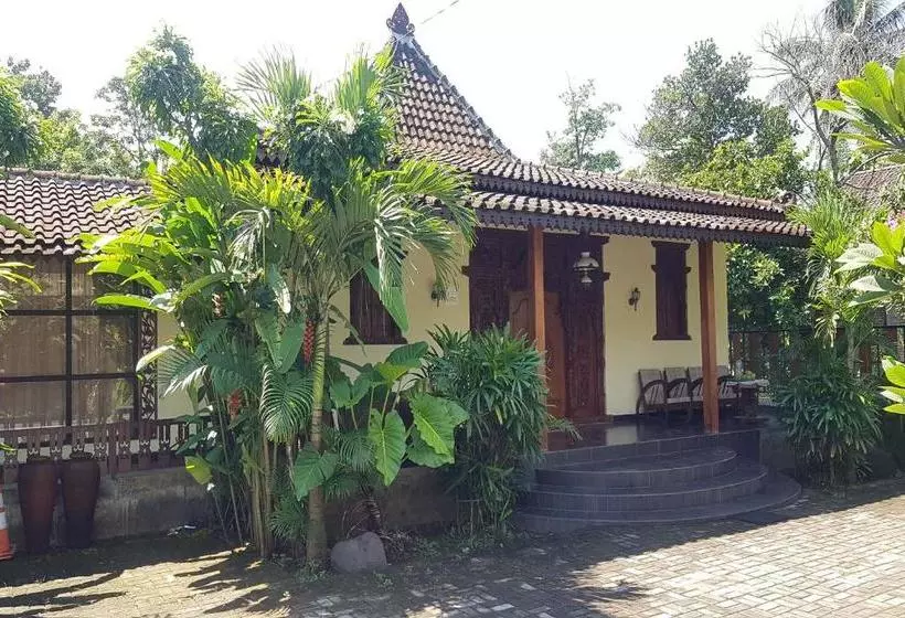 Hotelli Ndalem Dasuriah Redpartner