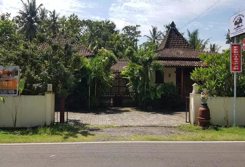 Hotelli Ndalem Dasuriah Redpartner