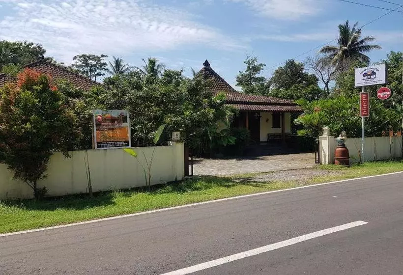 Hotelli Ndalem Dasuriah Redpartner