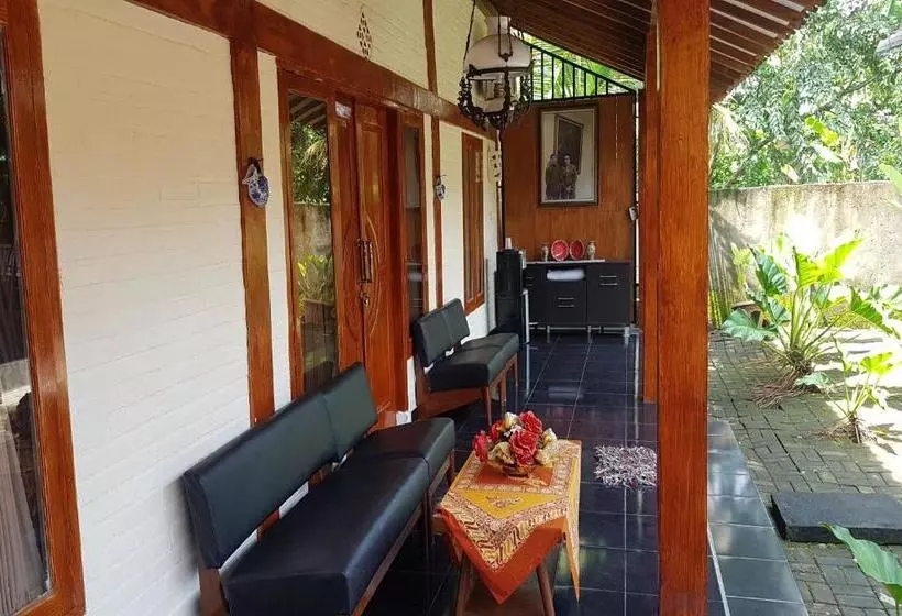 Hotelli Ndalem Dasuriah Redpartner