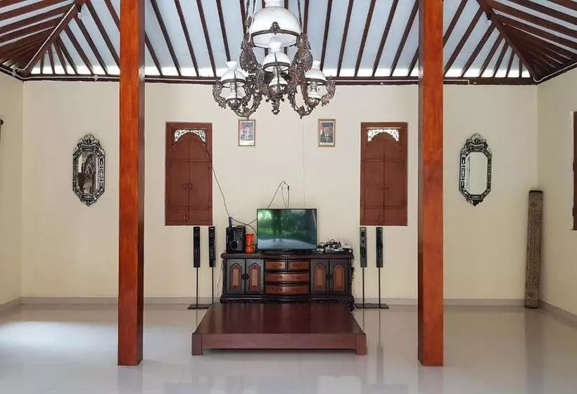 Hotelli Ndalem Dasuriah Redpartner