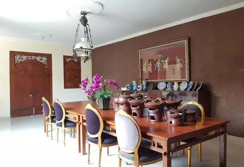 Hotelli Ndalem Dasuriah Redpartner
