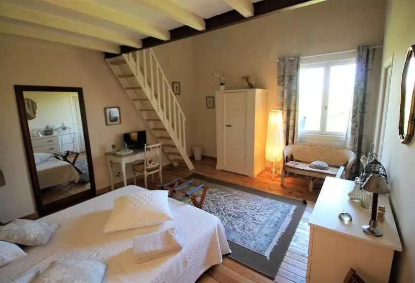 Mas Du Domaine De Montcalm B&b & Gites