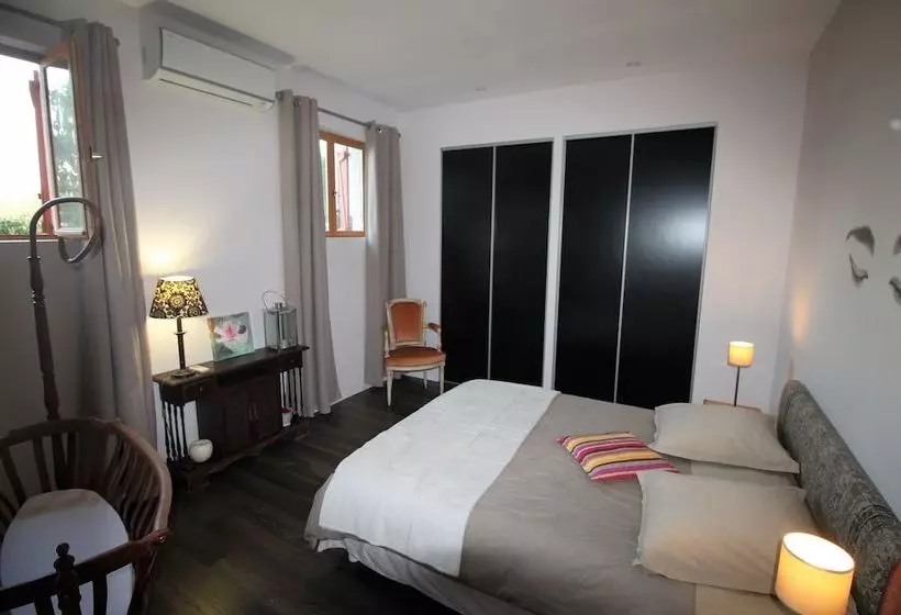 Mas Du Domaine De Montcalm B&b & Gites