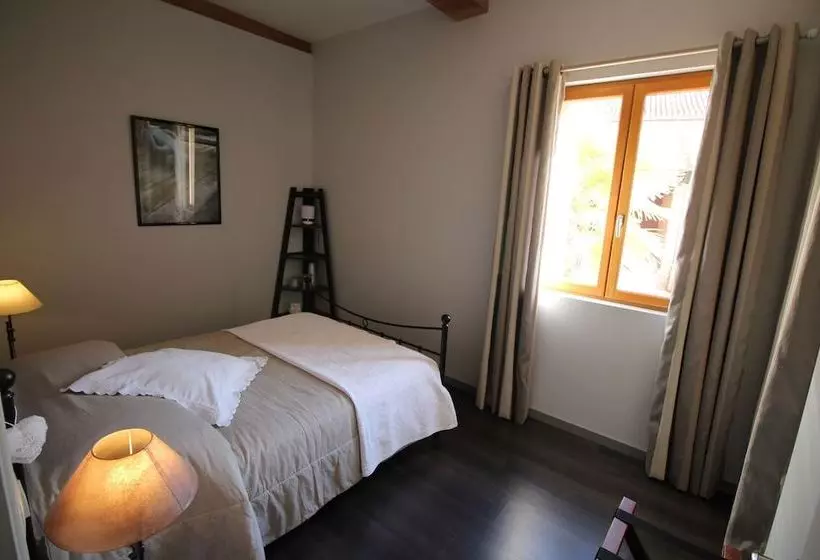 Mas Du Domaine De Montcalm B&b & Gites