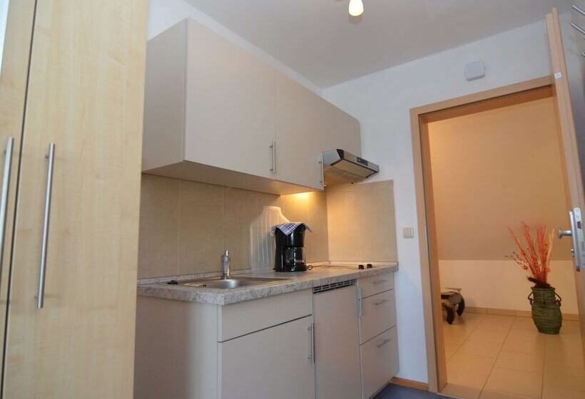 Beautiful Apartment In Rotthalmunster With Garden