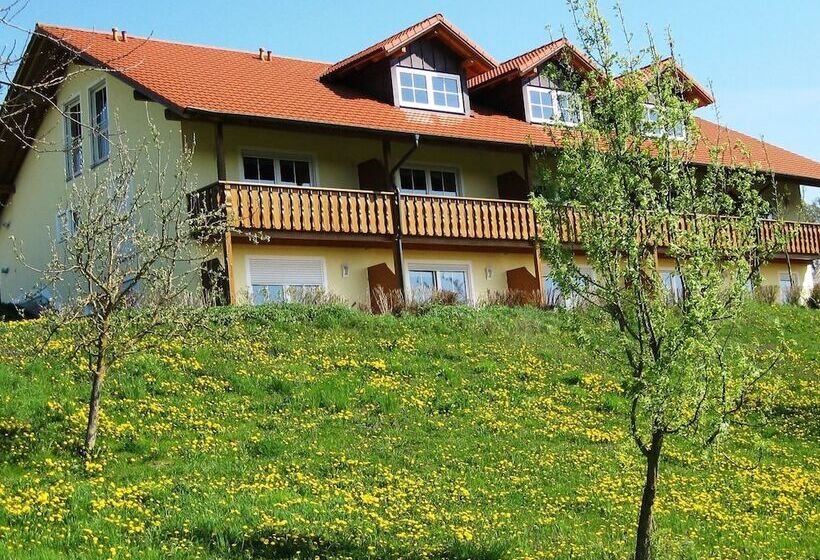 Beautiful Apartment In Rotthalmunster With Garden